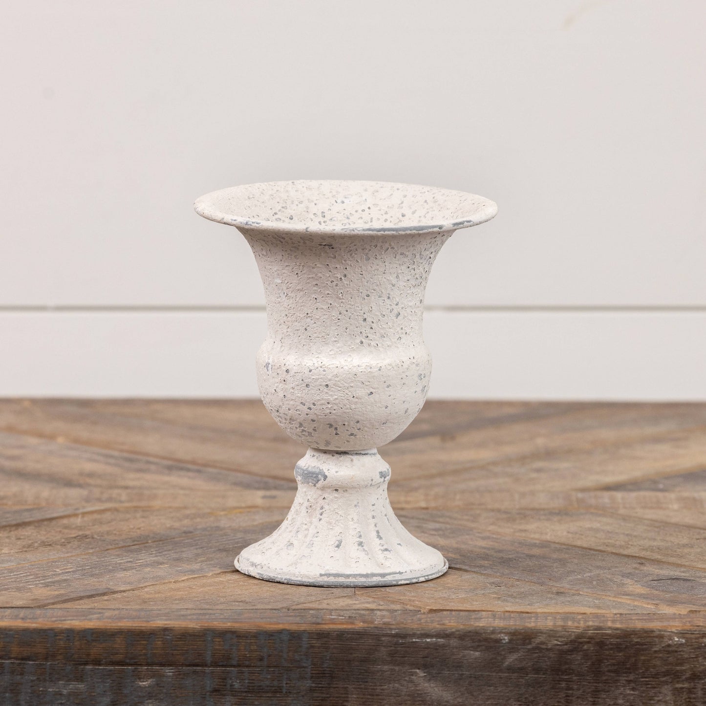 VINTAGE WHITE POT