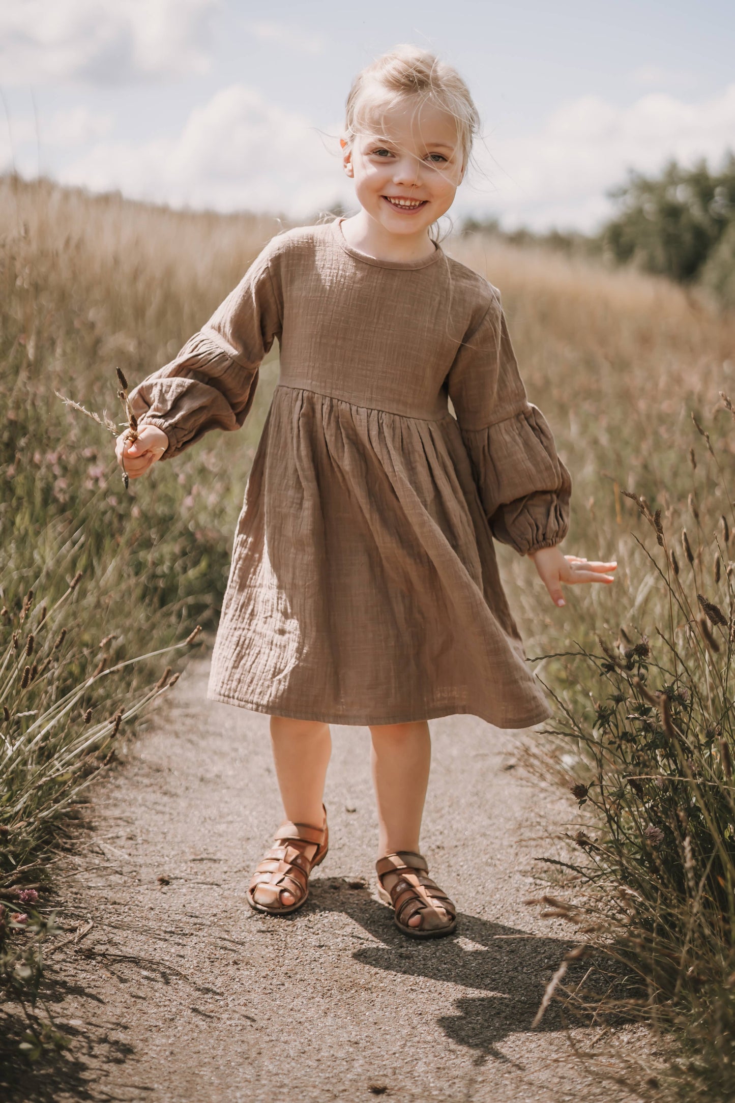 Annie & Charles® organic cotton muslin dress NOAH: Brown / 5-6Y