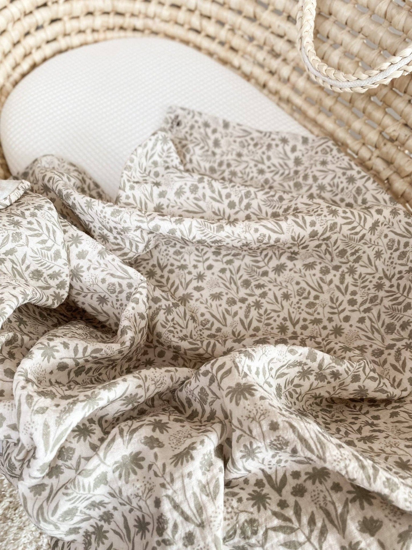 Baby swaddle / muslin wildflower - olive: Large
