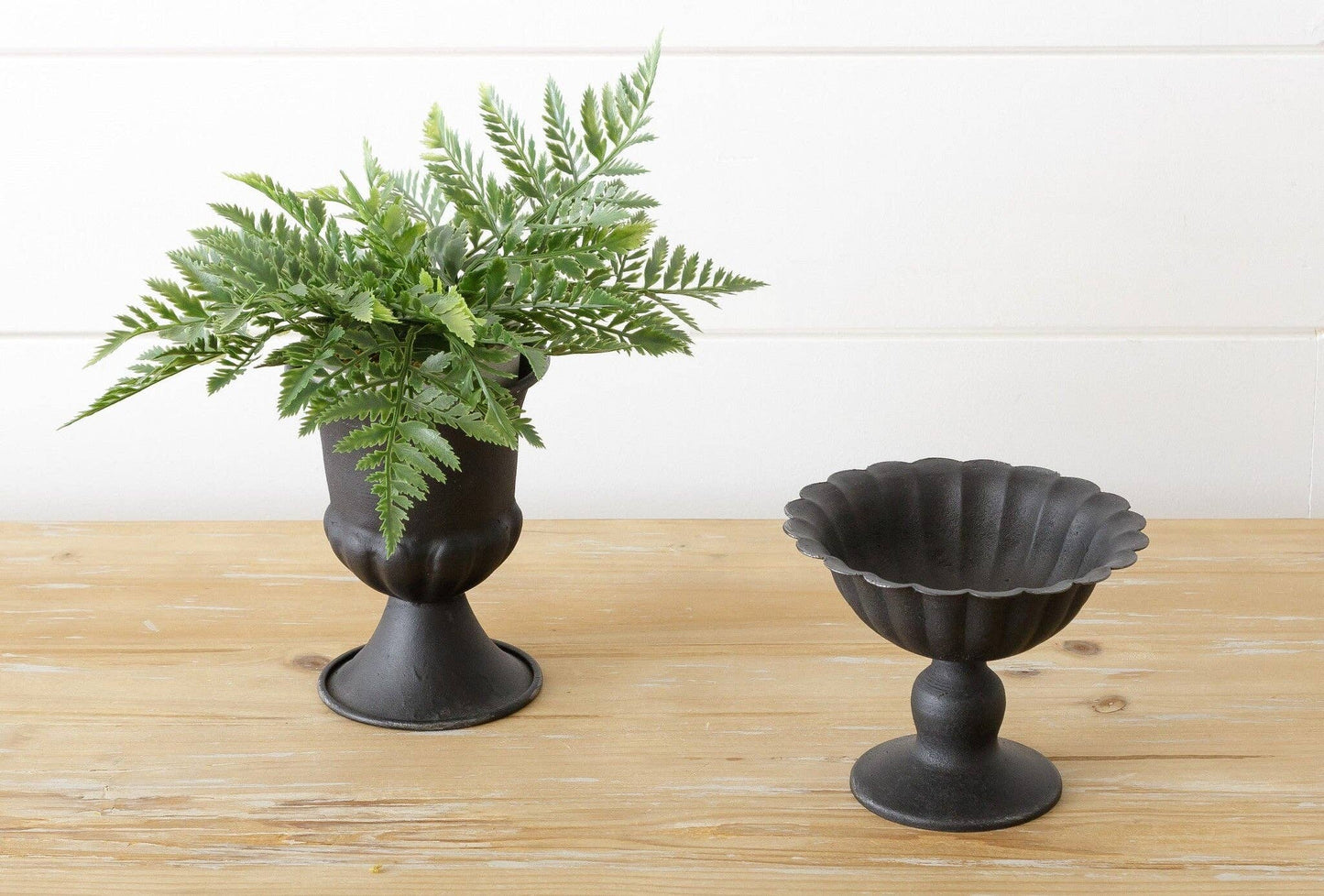 Mini Fluted Urns, Black (Pk/02 Ast)