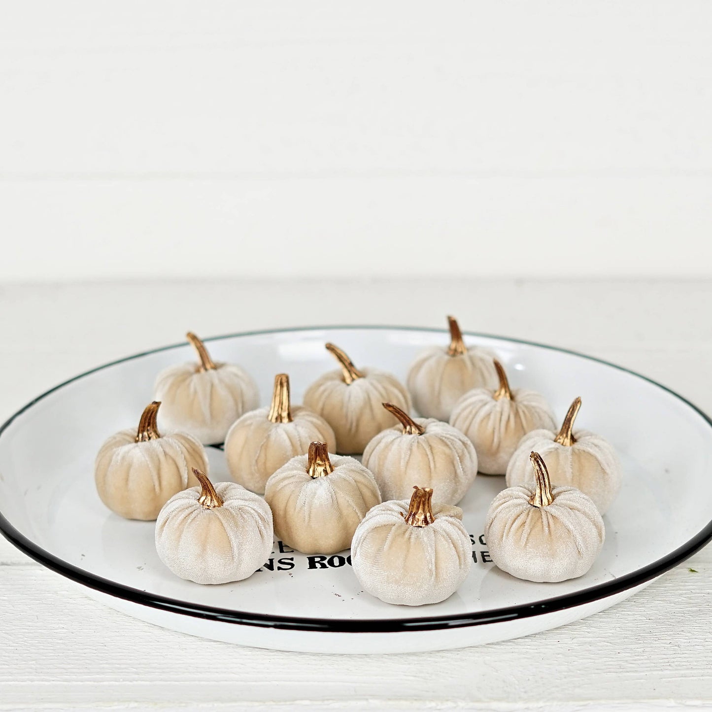 31343- Bag of 6 velvet 2in pumpkins with gold stem