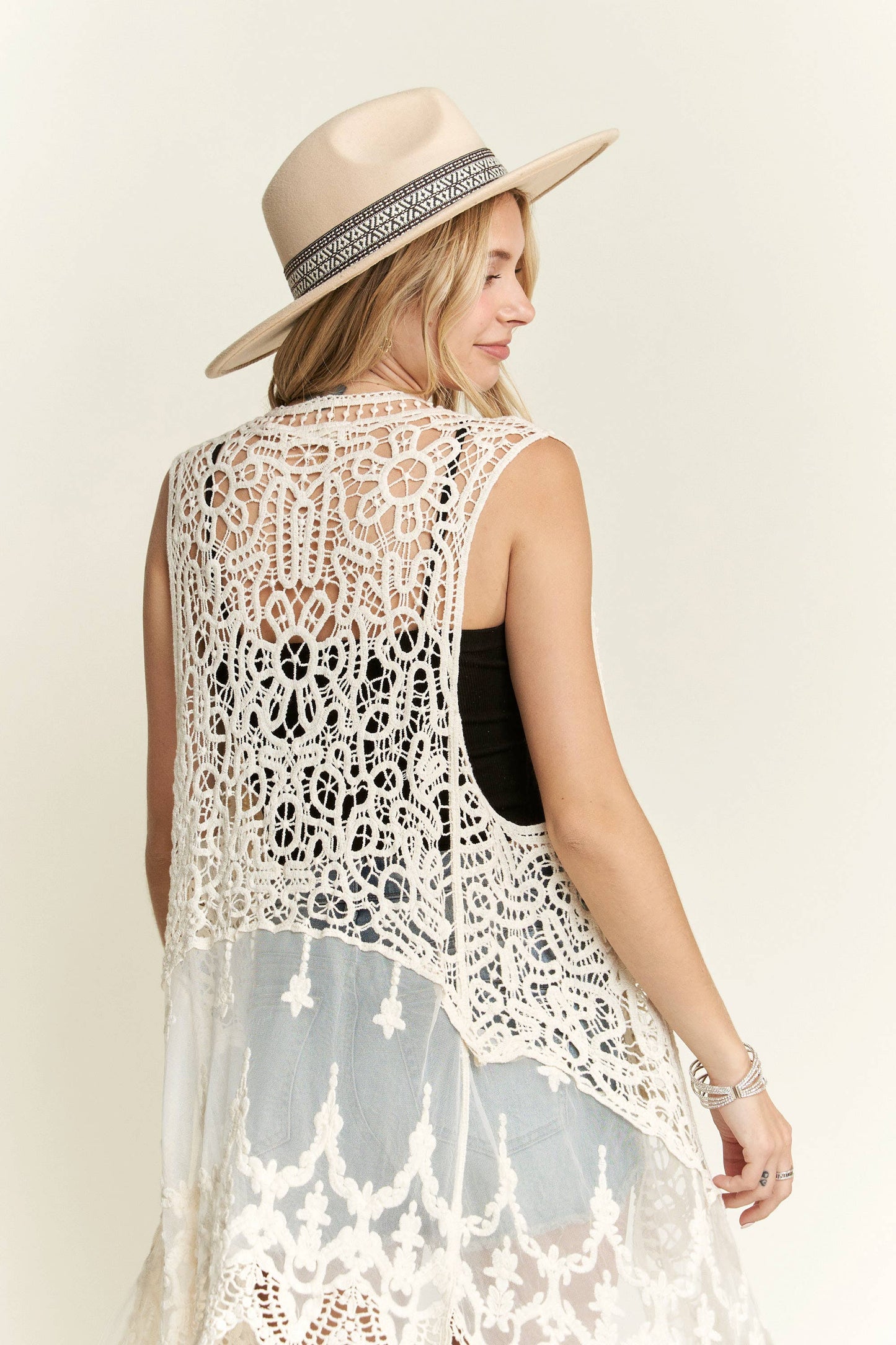 LEJ2612 - CROCHET SLEEVELESS CARDIGAN: BLACK / S/M